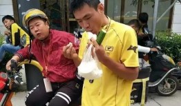 外卖小哥吃瓜后续,真相大白，网友热议不断