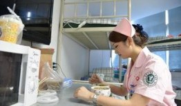 产科医院吃瓜护士,揭秘产房里的温馨趣事