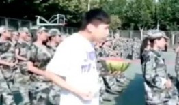 西安军训吃瓜群众,吃瓜群众围观青春风采