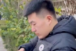 吃瓜戴上墨镜