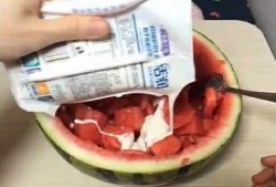 凌晨吃瓜腹泻,揭秘凌晨饮食健康隐患