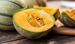 密瓜不能和什么吃,密瓜相克食物大盘点，这些搭配要避免