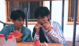 宋亚轩吃瓜演,吃瓜成瘾，娱乐圈幕后故事大揭秘