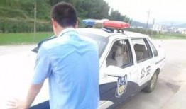 浦东民警吃瓜视频,警民同乐瞬间引网友热议