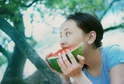 拍照吃瓜的人,揭秘拍照吃瓜的趣味人生