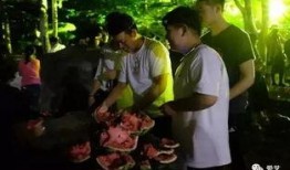 学校吃瓜情侣事件,揭秘吃瓜情侣事件背后的真相