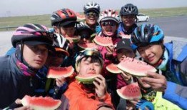 快乐骑行吃瓜,畅享夏日吃瓜时光