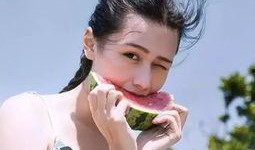 可爱头像吃瓜女孩,可爱吃瓜女孩的趣味日常