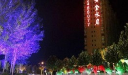 洛阳广场吃瓜,夏日吃瓜盛况，街头风情一瞥