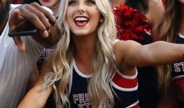 啦啦队员吃瓜,啦啦队员的欢乐食趣记”