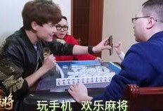 女人吃瓜的搞笑视频,女性吃瓜视频里的欢乐瞬间